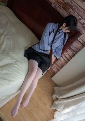 挽起裙子迈开腿坐下去c的视频_4K超清免费观看